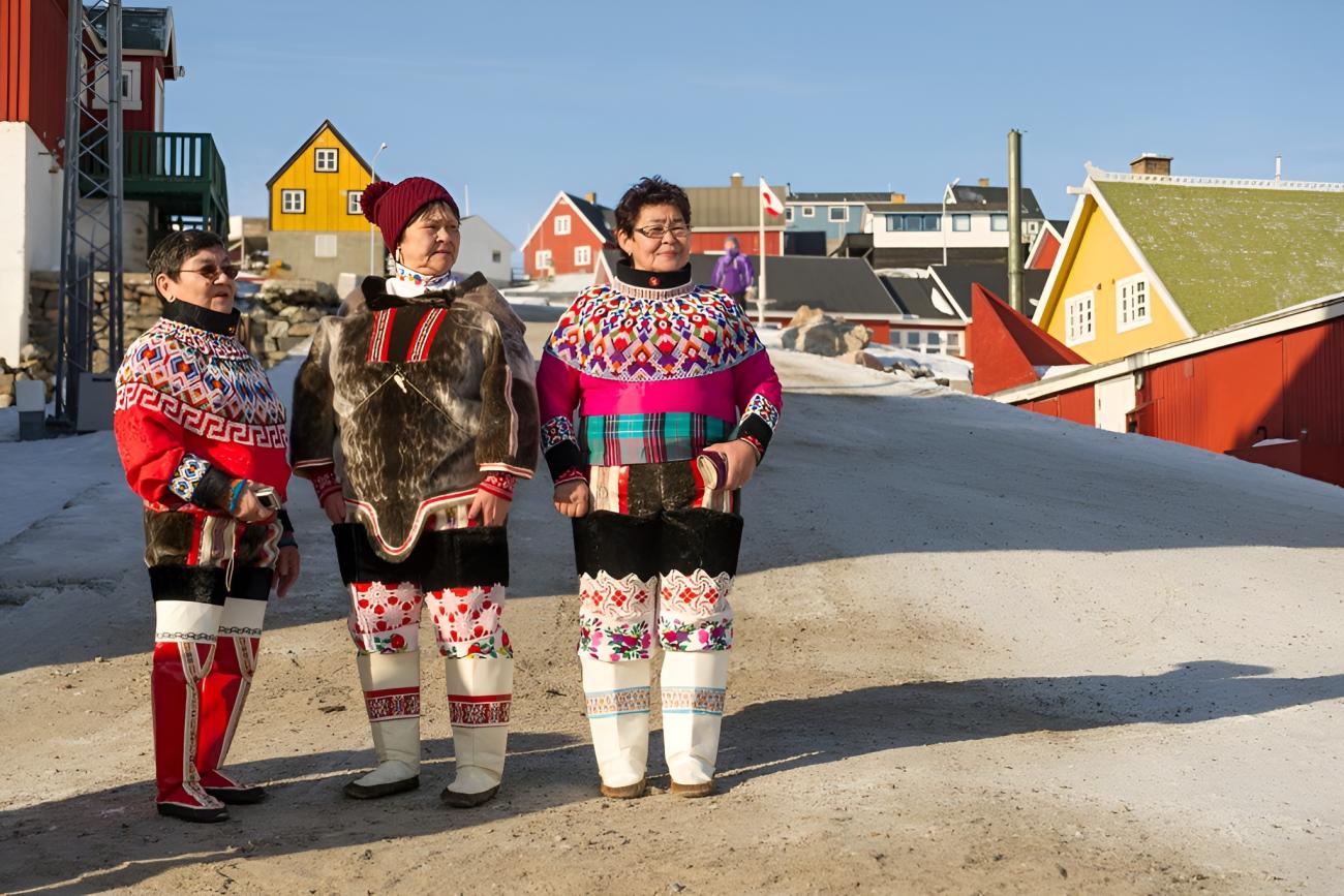 Trois femmes Inuites au Groenland.