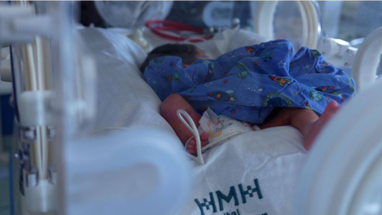 Un bebé en un hospital en argentina.