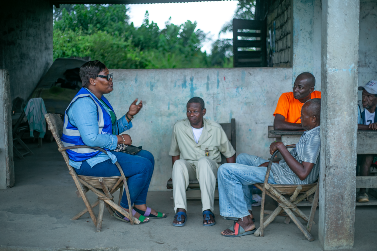 A UN Volunteer in Gabon speaks to local community members.