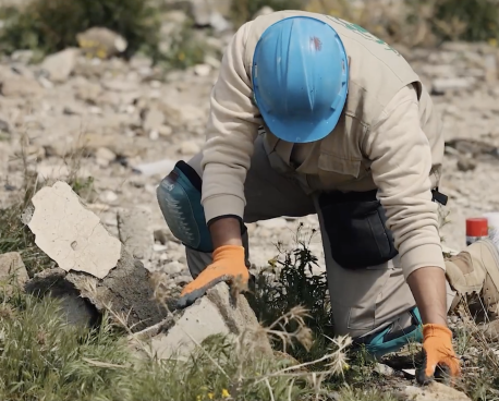A man in Syria participating in mine clearance.