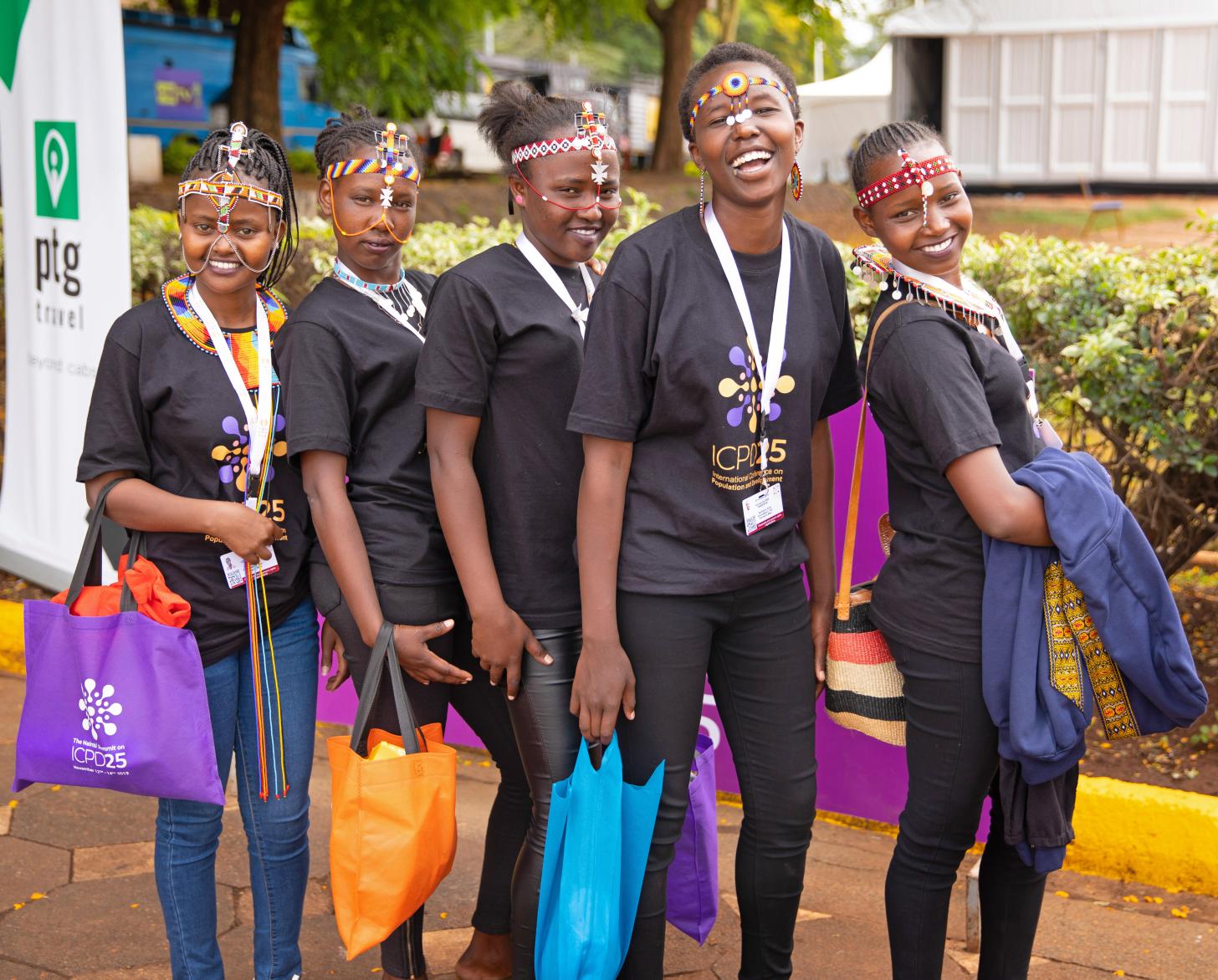 تشارك الناجيات والناشطات روسيلا، ناشاكي، موديستار، يونيس، ومونيكا في قمة نيروبي بشأن المؤتمر الدولي للسكان والتنمية 25.