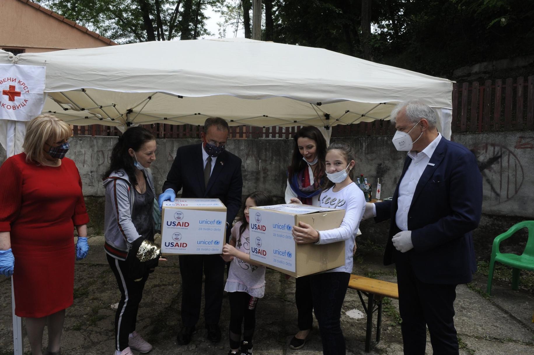 توفر الأمم المتحدة والشركاء المنفذون الإمدادات الأساسية للنساء والفتيات.