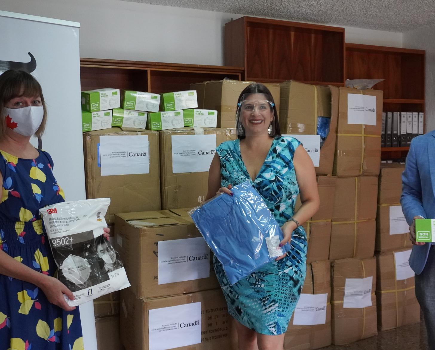 UN personnel hold samples of the essential supplies donated to the country.