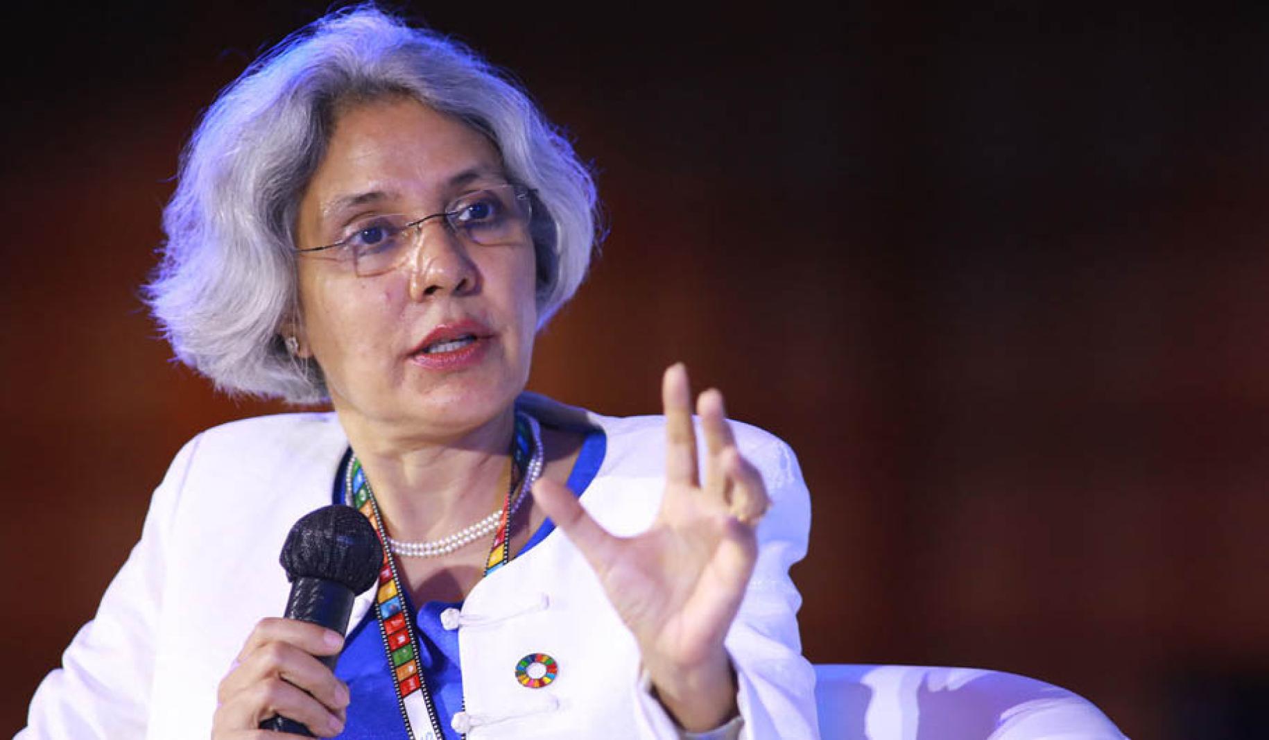 تتحدث المنسقة المقيمة للأمم المتحدة في تايلاند غيتا سابهاروال خلال اجتماع لشبكة الاتفاق العالمي في تايلاند في أغسطس 2020.