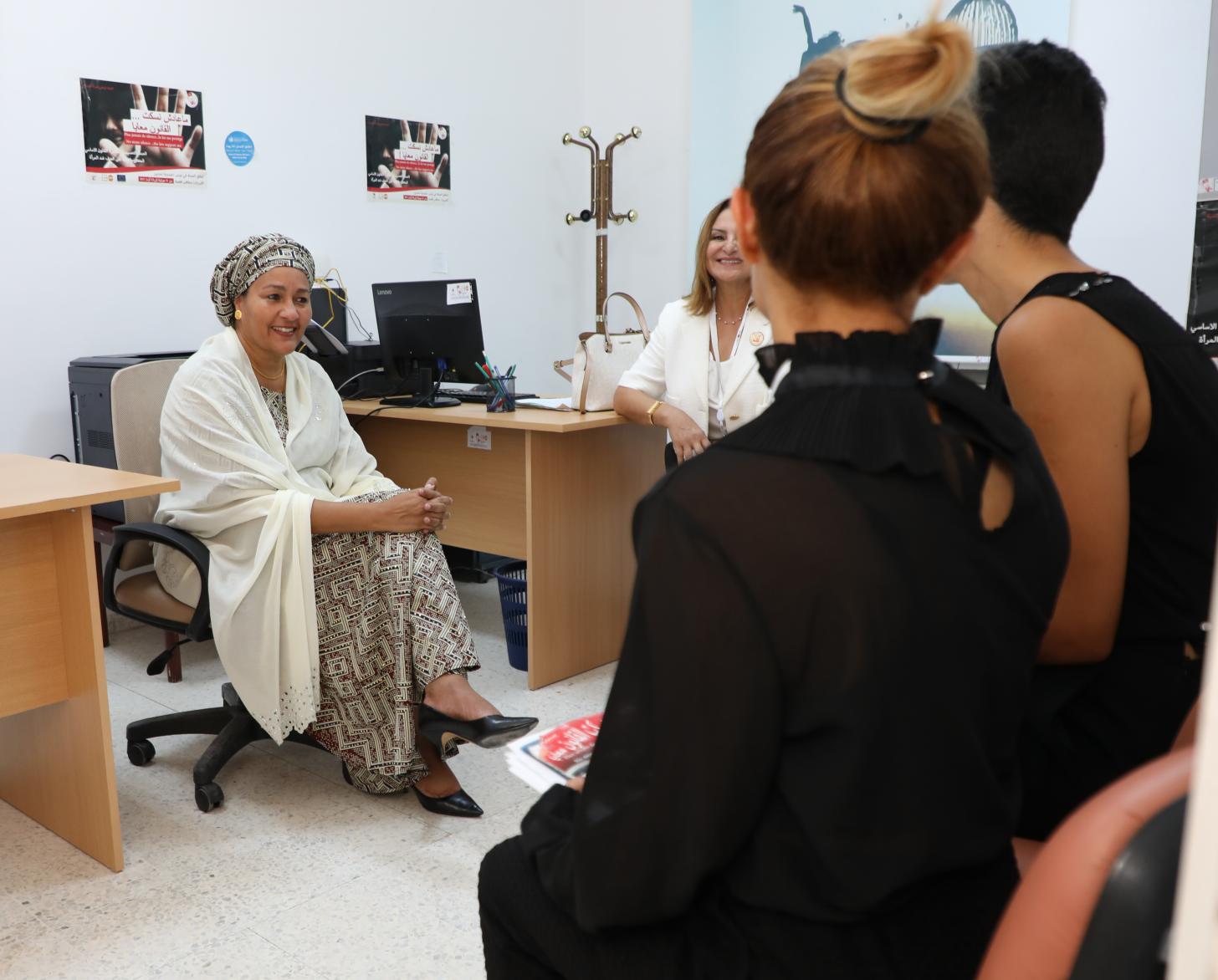 على هامش مؤتمر تيكاد-8، تحدثت نائبة الأمين العام للأمم المتحدة أمينة ج. محمد إلى رئيسة الاتحاد الوطني للمرأة التونسية السيدة راضية الجربي ومديرة "مركز 13 أغسطس"، وكذلك الناجيات من العنف القائم على النوع الاجتماعي اللواتي يستضيفهن المركز.