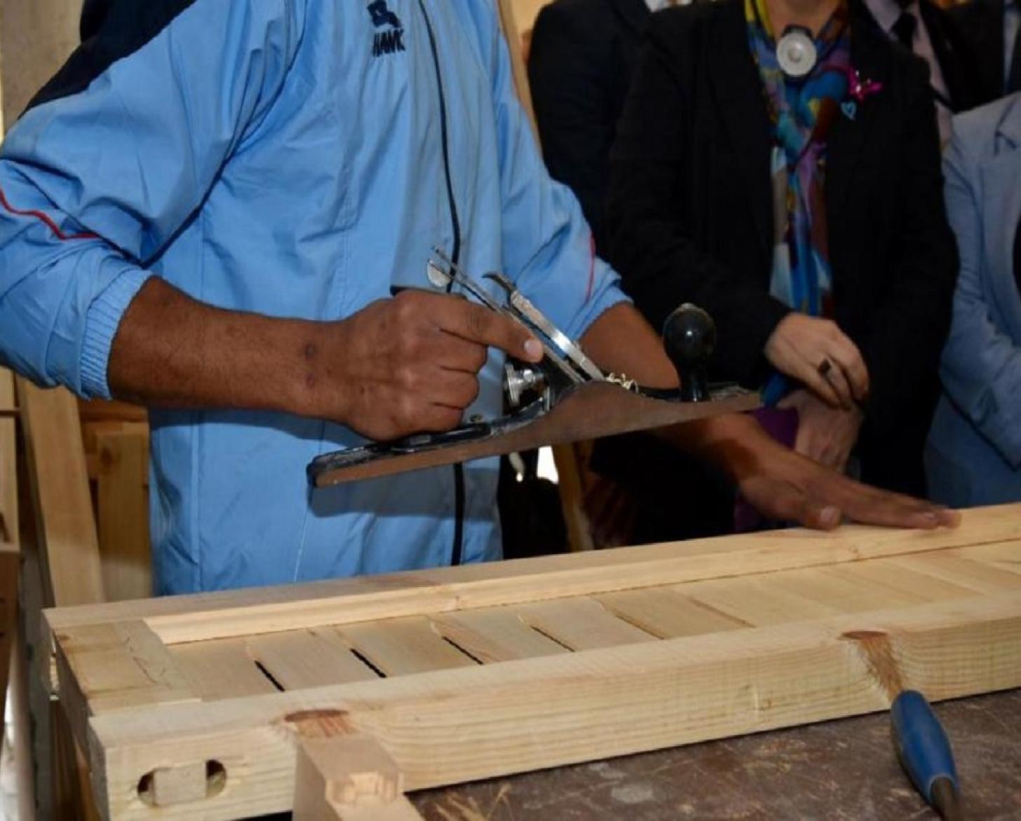 عنوان الصورة: جانب من الزيارة إلى "البرنامج الاجتماعي والتربوي لإعادة الإدماج وتدابير بديلة للاحتجاز للأحداث".