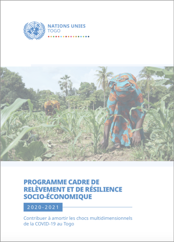 Cover shows a hoto of a woman planting a crop in a field of crops with the title just beneath in French. 